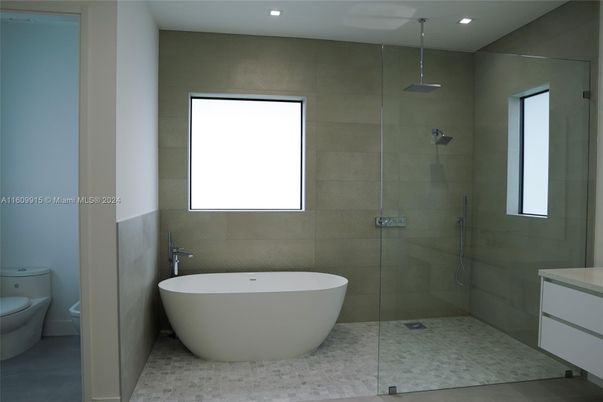 Bathroom, Free Standing Baths, Glass Shower, Interior, Recessed Lighting