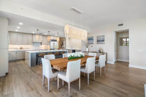 Chandelier, Dining room, Interior, Kitchen, Pendant Lights, Recessed Lighting, Wood Texture Flooring