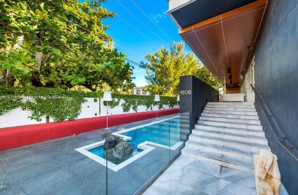 Exterior, Pool
