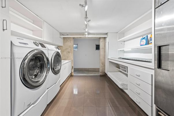Interior, Washer