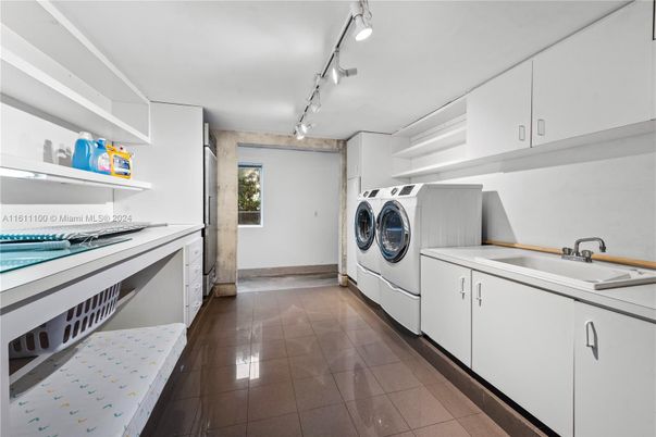 Interior, Washer