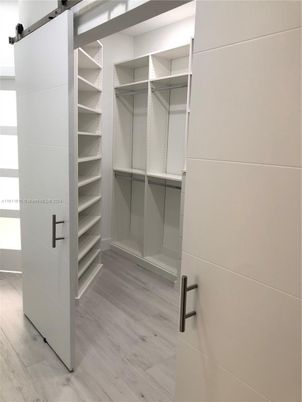 Interior, Walk-in Closets, Wood Texture Flooring