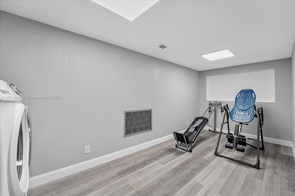 Interior, Recessed Lighting, Wood Texture Flooring