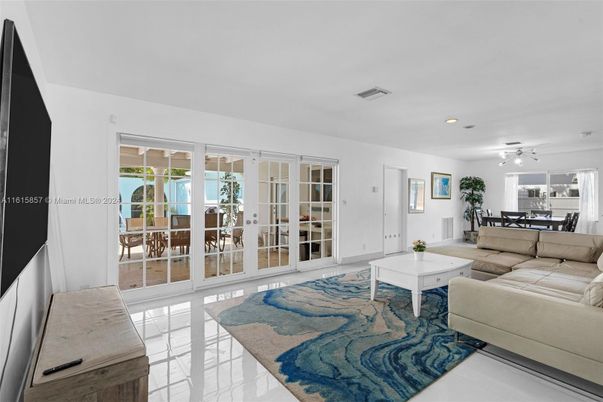 Dining room, Interior, Living room, Recessed Lighting