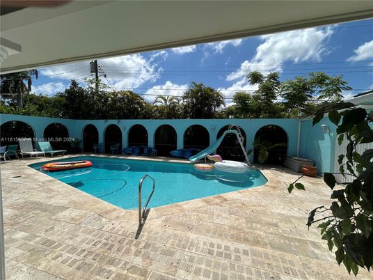 Exterior, Pool