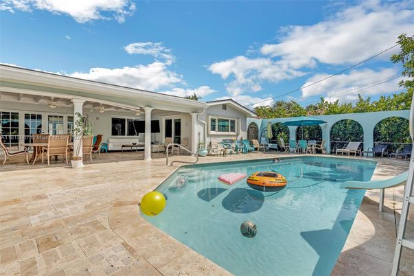 Exterior, Pool