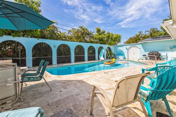 Exterior, Pool