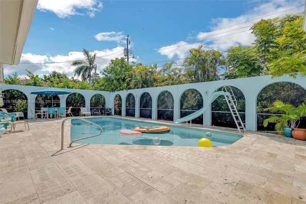 Exterior, Pool