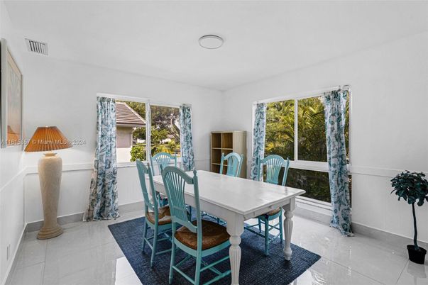 Dining room, Interior