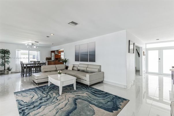 Dining room, Interior, Living room, Recessed Lighting
