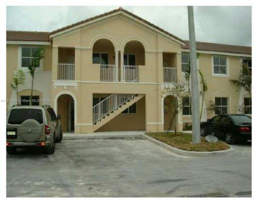 Exterior, Facade, Mediterranean