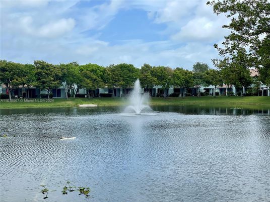 Exterior, Lake