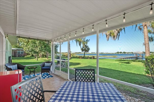 Interior, Sun Room, Water
