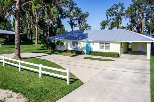Backyard, Exterior, Facade, Ranch