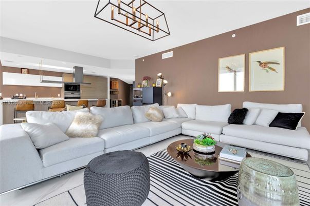 Dining room, Interior, Kitchen, Living room, Pendant Lights, Recessed Lighting, Stainless Steel Appliances