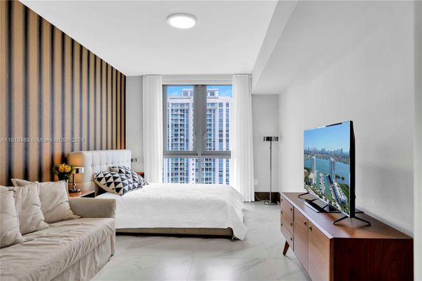 Bedroom, Interior, Marble, Recessed Lighting, Water