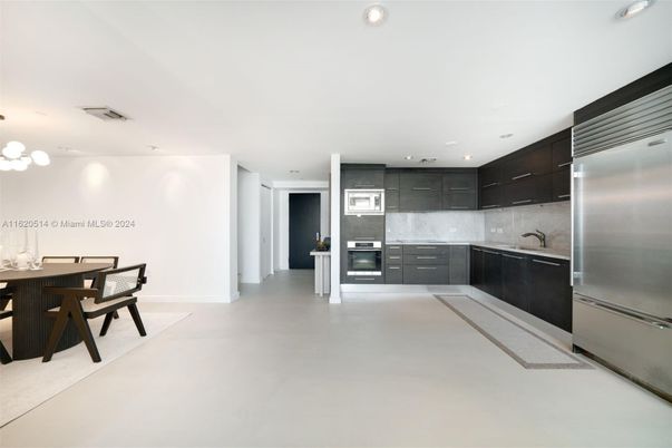 Dining room, Interior, Kitchen, Recessed Lighting, Stainless Steel Appliances