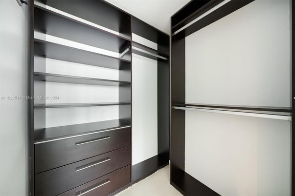 Interior, Walk-in Closets