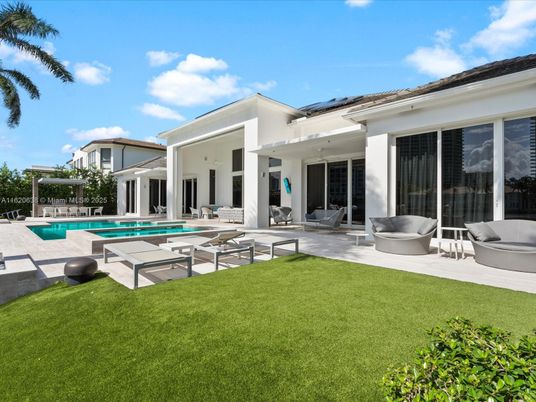 Backyard, Exterior, Pool