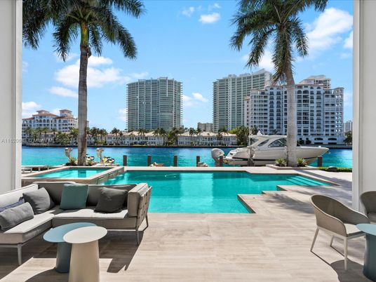 Exterior, Pool, Water