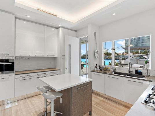 Interior, Kitchen, Recessed Lighting, Water, Wood Texture Flooring