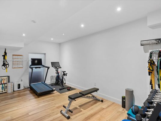 Fitness Equipment, Interior, Recessed Lighting, Wood Texture Flooring