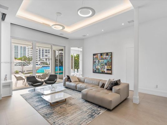 Interior, Living room, Pendant Lights, Recessed Lighting
