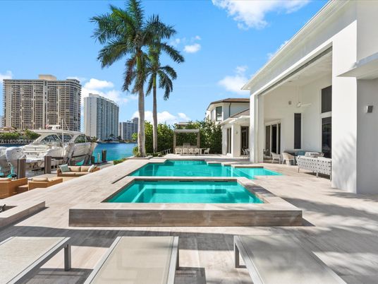 Exterior, Pool, Water