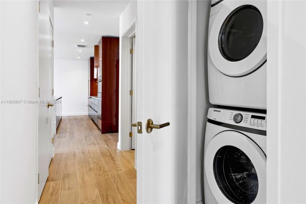 Interior, Recessed Lighting, Utility Closets, Washer, Wood Texture Flooring