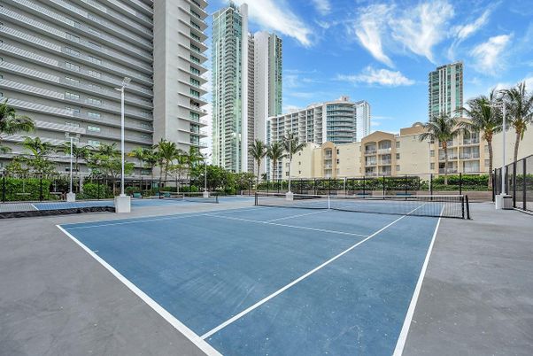 Exterior, Tennis Courts