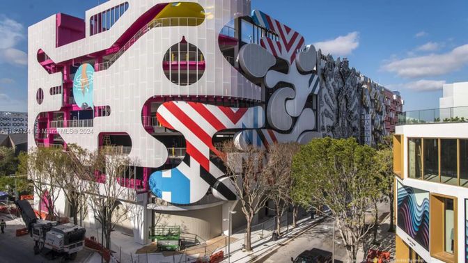 Exterior, Facade, None