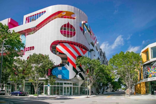 Exterior, Facade, None