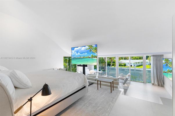 Bedroom, Interior, Water
