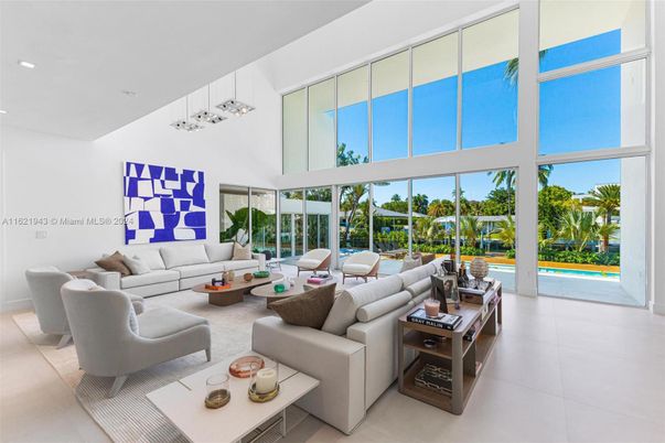 Interior, Living room, Pendant Lights, Recessed Lighting