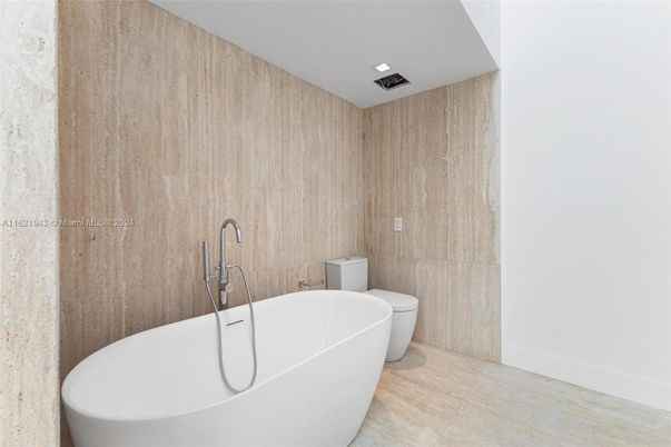 Bathroom, Free Standing Baths, Interior, Recessed Lighting