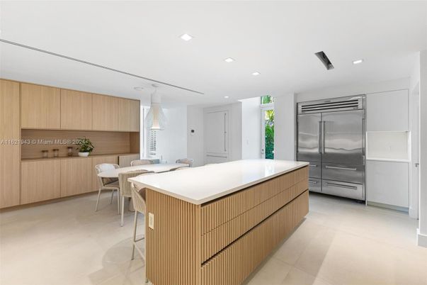 Dining room, Interior, Kitchen, Recessed Lighting, Stainless Steel Appliances