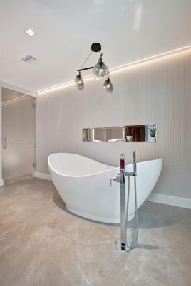 Bathroom, Free Standing Baths, Interior