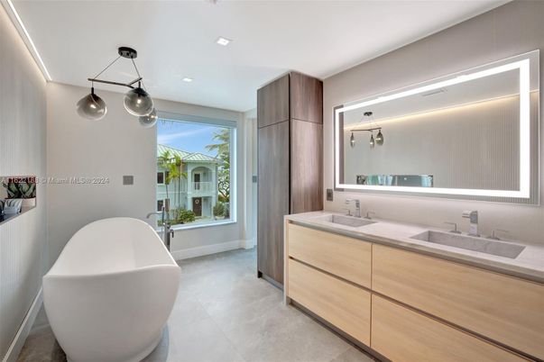 Bathroom, Dual Sink Vanities, Free Standing Baths, Interior, Recessed Lighting