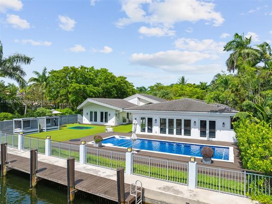 Exterior, Lake, Pool
