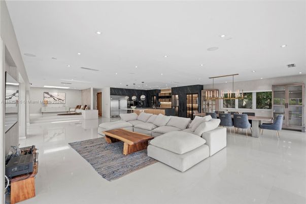Dining room, Interior, Kitchen, Living room, Pendant Lights, Recessed Lighting, Stainless Steel Appliances