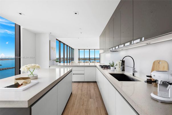 Interior, Kitchen, Recessed Lighting, Water, Wood Texture Flooring