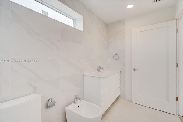 Bathroom, Interior, Marble Walls, Recessed Lighting