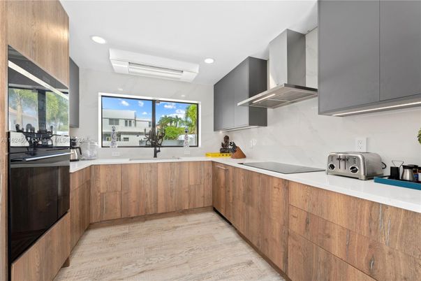 Interior, Kitchen, Recessed Lighting, Wood Texture Flooring