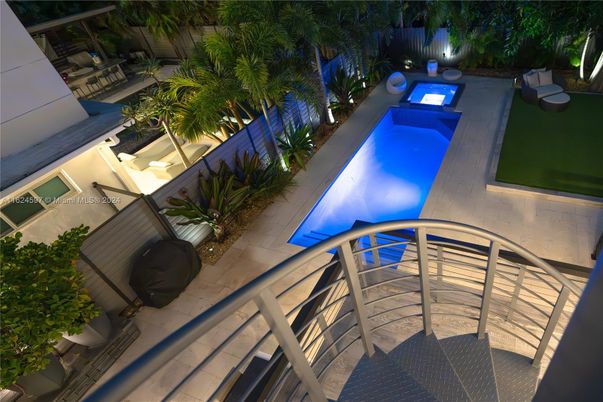Exterior, Pool