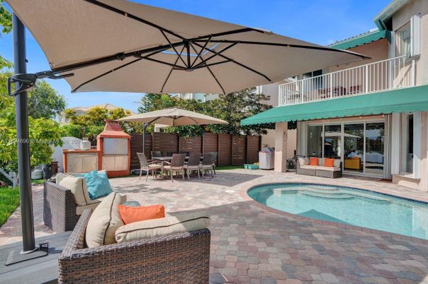 Exterior, Pool