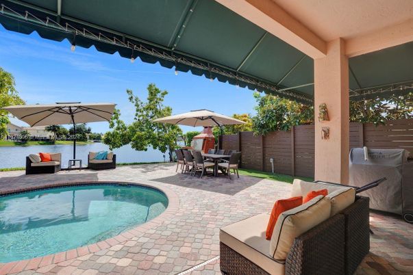 Exterior, Pool, Water