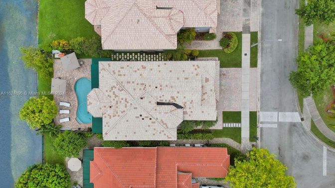 Exterior, Drone