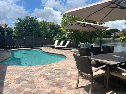 Exterior, Pool, Water