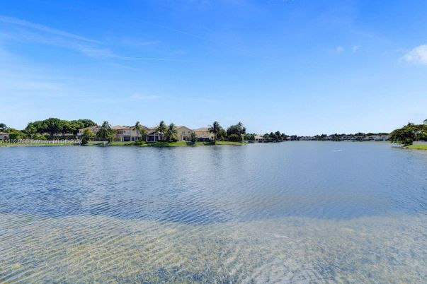 Exterior, Lake