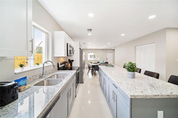 Dining room, Interior, Kitchen, Recessed Lighting